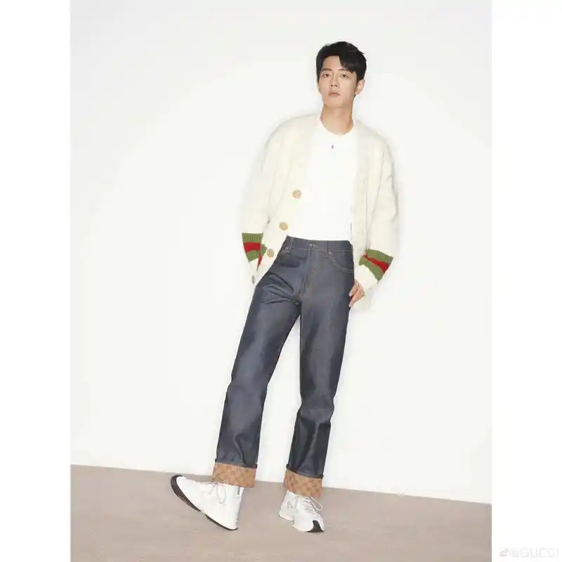 肖战顺顺利利 ##肖战开衫毛衣造型 - 抖音