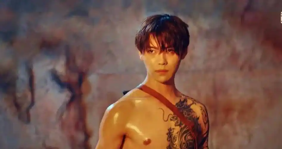 由此可以得知,张日山没有和小哥张起灵那样的失忆症