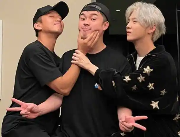 陈赫手术后7天不能走路,邓超鹿晗去探望,三人晒合影隔空互怼好欢乐