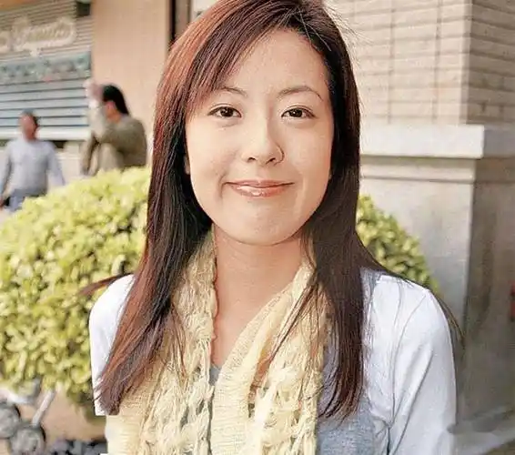 41岁tvb视后唐诗咏晒泳池靓照!