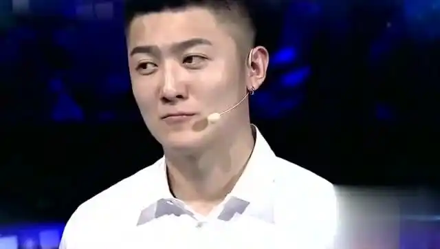 最特别的告白!女嘉宾现场为刘再融举行单身派对成功牵手