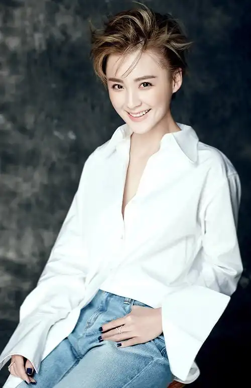 毛林林白衬衫清爽迷人时尚写真图片45