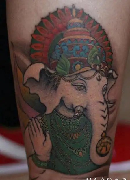 泰国象神后背上的泰国象神纹身图案tag标签:泰国泰国美男纹身图案tag