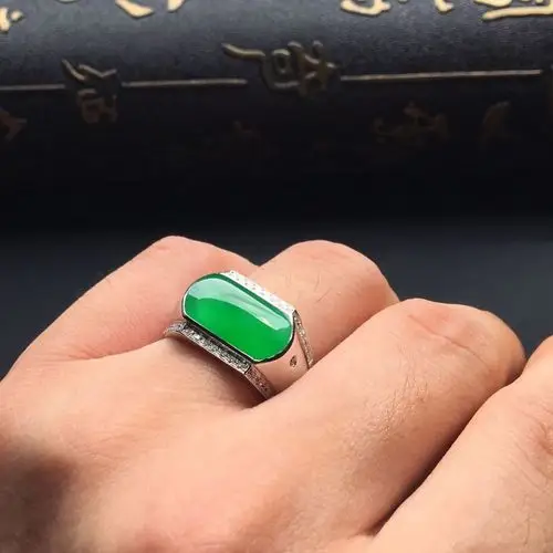 (超值推荐)镶白金钻石冰种翠色马鞍戒指(男戒)