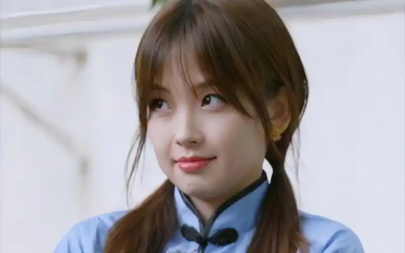 有些呆萌的王冰冰