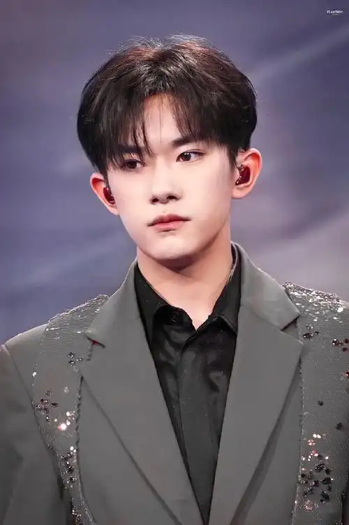 好帅气的崽    @tfboys-易烊千玺  #易烊千玺电影小小的我##四字 易烊