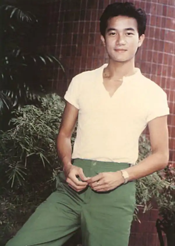 陈百强珍贵历史图片:80年代粤语流行音乐代表人物,擅长音乐创作.