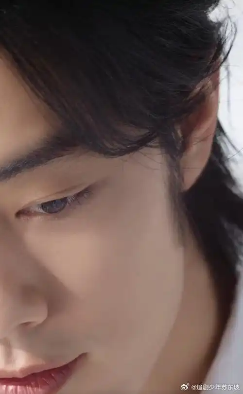 肖战白衬衫长发##肖战怼脸笑颜