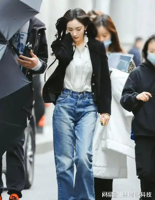 杨幂又带火了入秋新穿搭西装牛仔裤基础款也能洋气时髦
