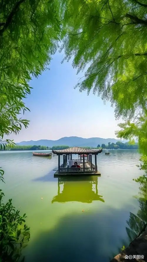 杭州是个美到极致的城市,恬静又不失温柔.看西湖的美更是一种享受.