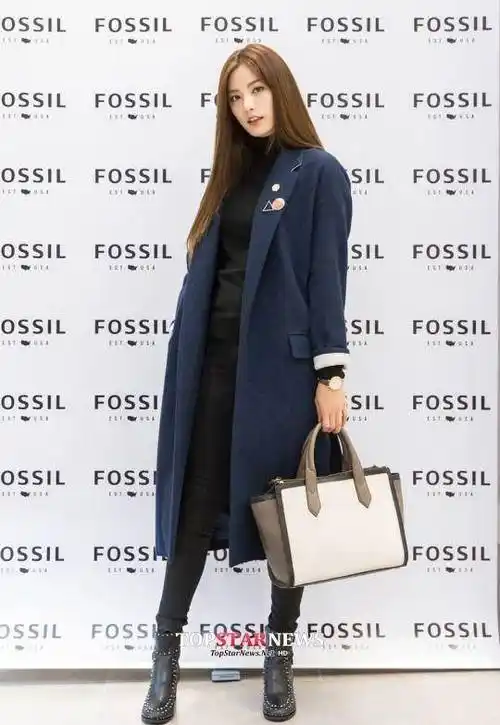 原创世界第一美女林珍娜穿搭清新靓丽吸睛的颜值时尚感倍增