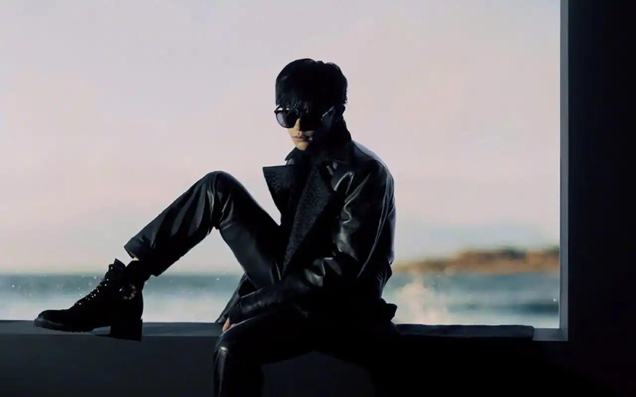 易烊千玺酷帅写真桌面壁纸高清大图预览1920x1200_大陆明星下载_美桌