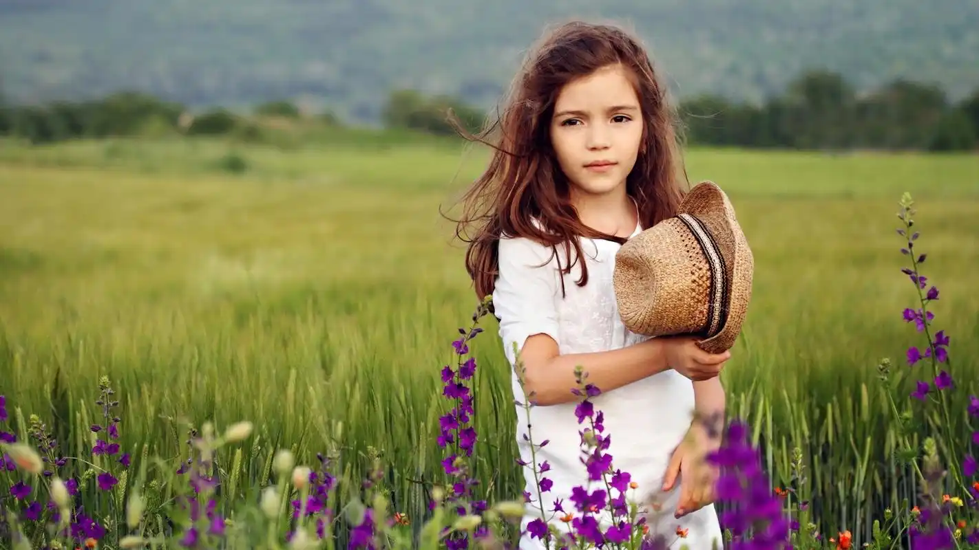 精选天真可爱的外国小女孩非主流图片桌面壁纸高清