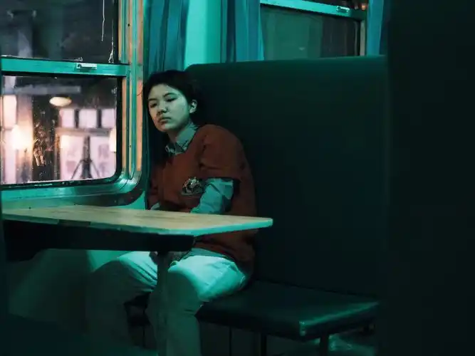 杜可风色调的绿皮火车来跟我一起打哈欠