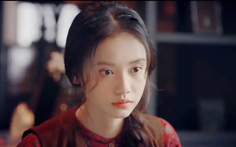 孙伊涵穿过所有城市烟火只为在你心头降落