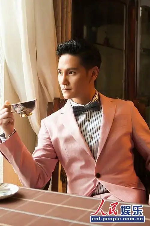 高清:丁子峻时尚大片 "皇太子"演绎贵族绅士风度(组图)