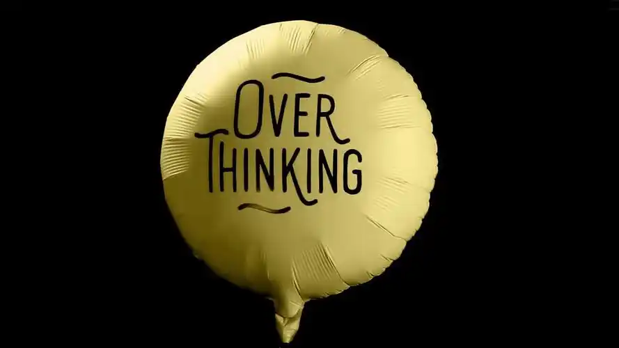 作者通过古灵精怪的奇特创意展现了他在艺术创作时内