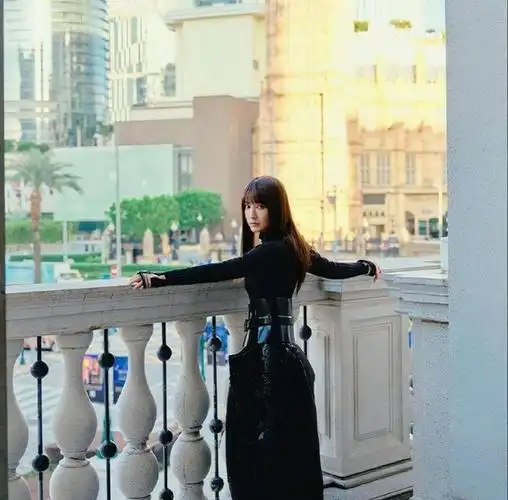 又整了个花瓶腰词汇|迪丽热巴·迪力木拉提_网易订阅