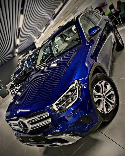 蓝色的真漂亮全新奔驰glc级海外实车到店