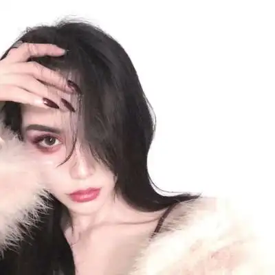 霸气野性的女生头像 爱就是坚持在一起