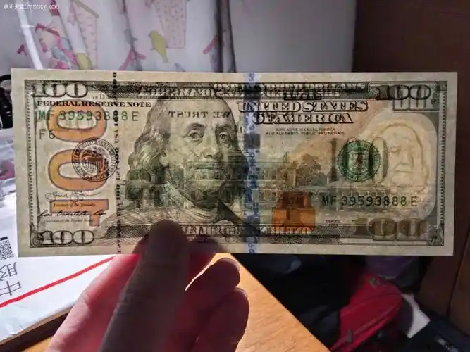 掌柜热卖更多2009年版 彩色大头100美元 (全新unc,豹子号:888)当前价
