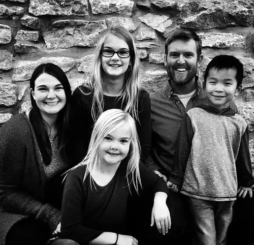 美国养父母帮养子榆林寻亲你有这个男孩子的线索吗