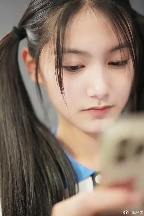 来看大长腿妹妹张籽沐