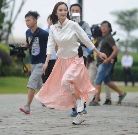 戏剧 综艺戏曲 >> 正文 作为《奔跑吧兄弟》第三季网络独播平台,爱