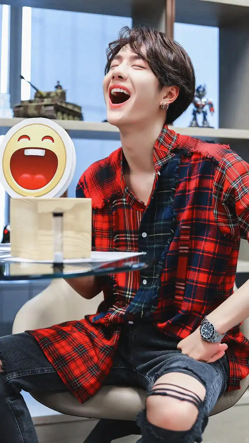 王一博平安喜乐 #治愈系笑容 #一眼沦陷 #糟糕是心动的感 - 抖音