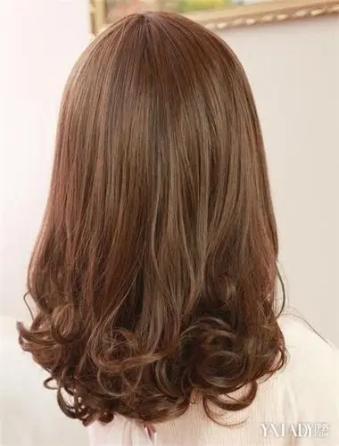 【图】亚麻深棕色头发图片欣赏 亚麻色发色发型初秋时尚最in