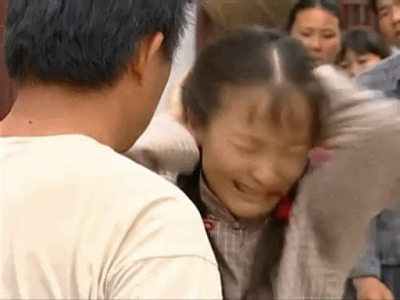 很多人知道徐露是从《情深深雨蒙蒙》中的可云,一个疯疯癫癫的丫头.