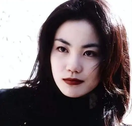 歌手王菲个人资料-52岁王菲:2次婚姻3个恋人,最爱她的人是谁