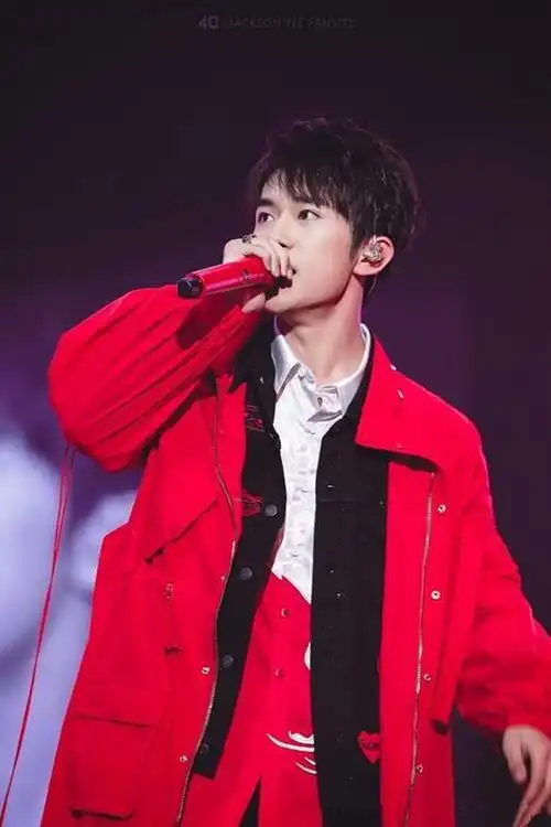 五月天新mv《成名在望》首播,易烊千玺演技炸裂