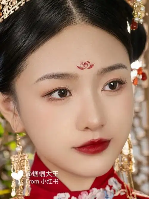 出阁时被叫绝美的汉服妆容发型你们喜欢吗