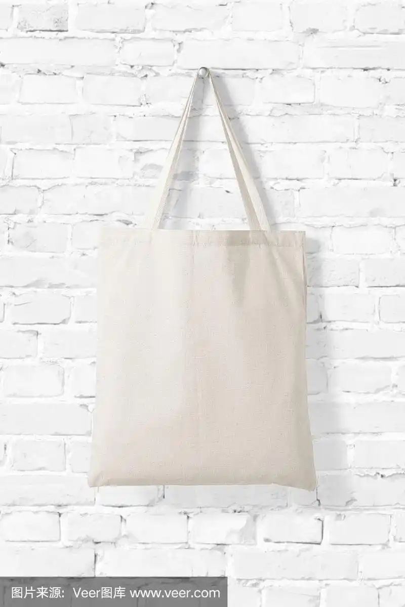空白手提袋帆布袋模型在白色砖墙背景.