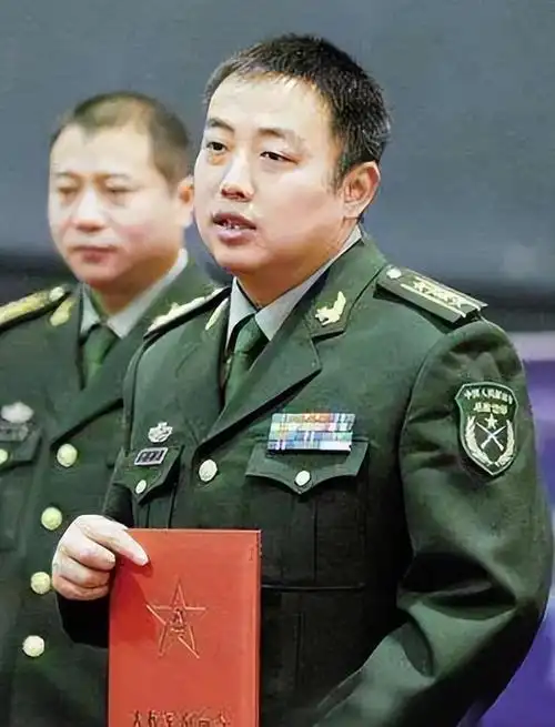 回顾王涛带领国乒队走出低谷退役后荣升少将与发妻相濡以沫