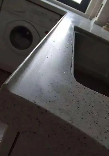 橱柜灶台安装挡水条很重要.