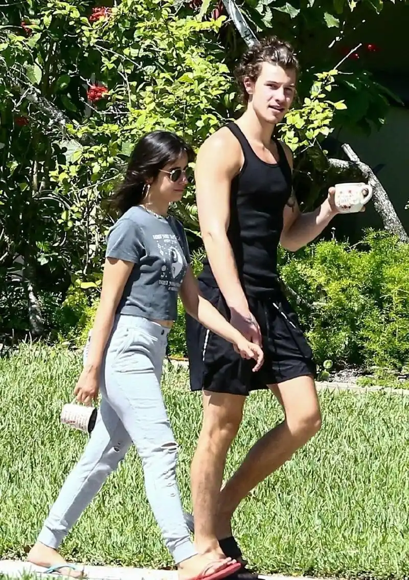 "萌德"和"卡妹"约会照曝光!一个留起小胡子,一个居然长胖了