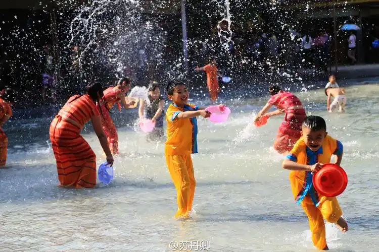 西双版纳泼水节,在勐泐大佛寺沐浴礼佛 - 文章
