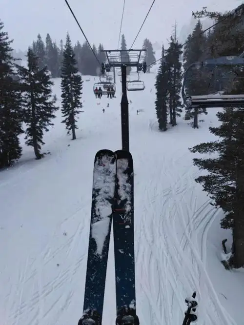 20英寸雪后的palisade山上暴风山下烂泥