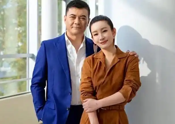 2015年,秦海璐产后补办婚礼,丈夫王新军承诺