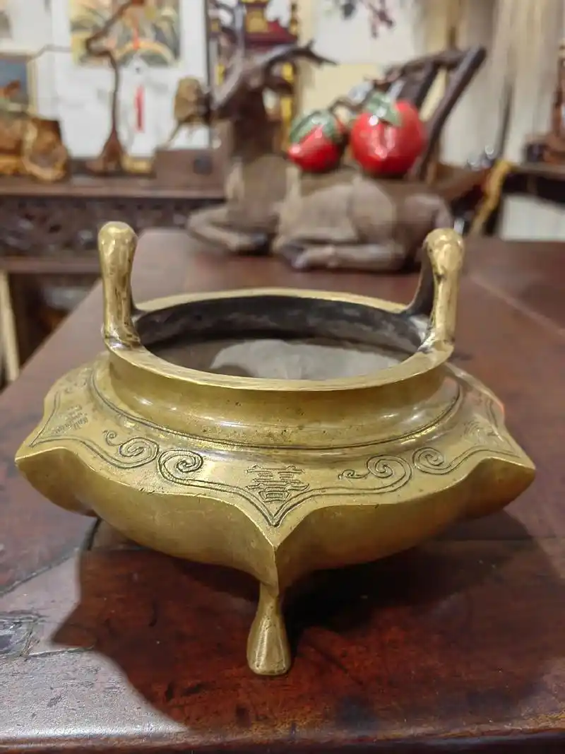 老铜香炉,做工精细严谨,高13cm,宽18cm,口沿直径13 - 抖音