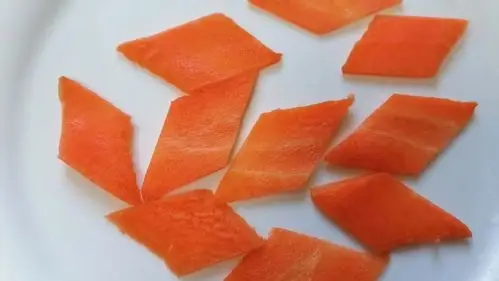 red;display:inline-block; href=/shicai/ 25>胡萝卜 /a>切成菱形