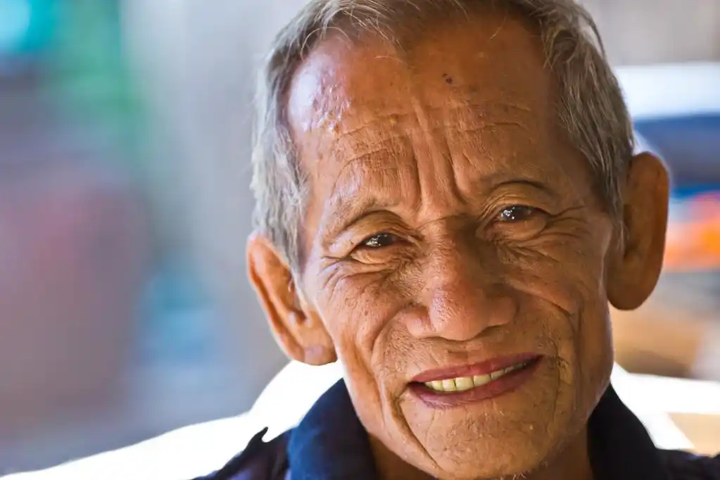 微笑的快乐老人,微笑的快乐老人