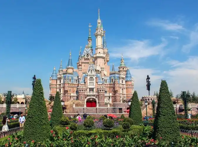 上海迪斯尼乐园,可媲美东方明珠塔,豫园,外滩的标志性建筑,好玩的不