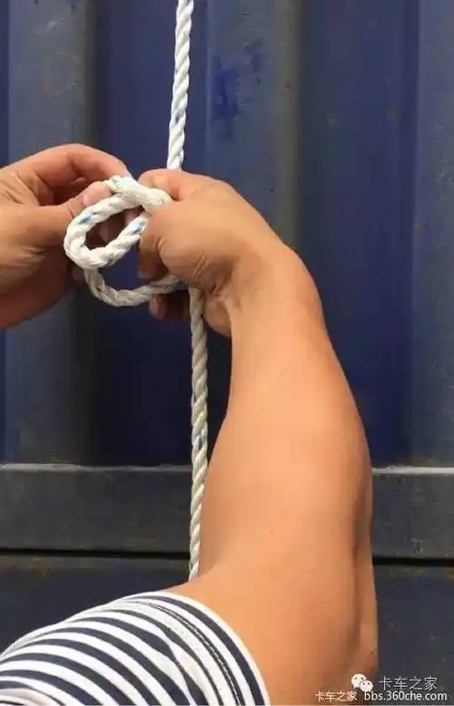 简单实用 来自于:纺织女工 常见于:车用尼龙网罩 第六发:紧固活扣 作