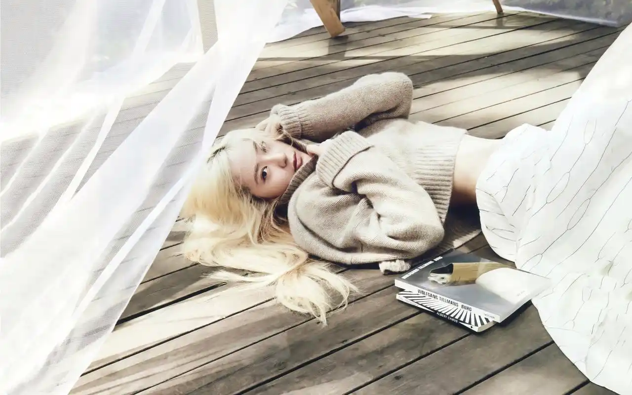 韩国美女郑秀晶唯美画报图片桌面壁纸