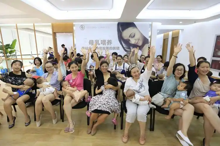 福州百余名母乳妈妈三坊七巷玩快闪印象中,这类活动福州不止一次进行