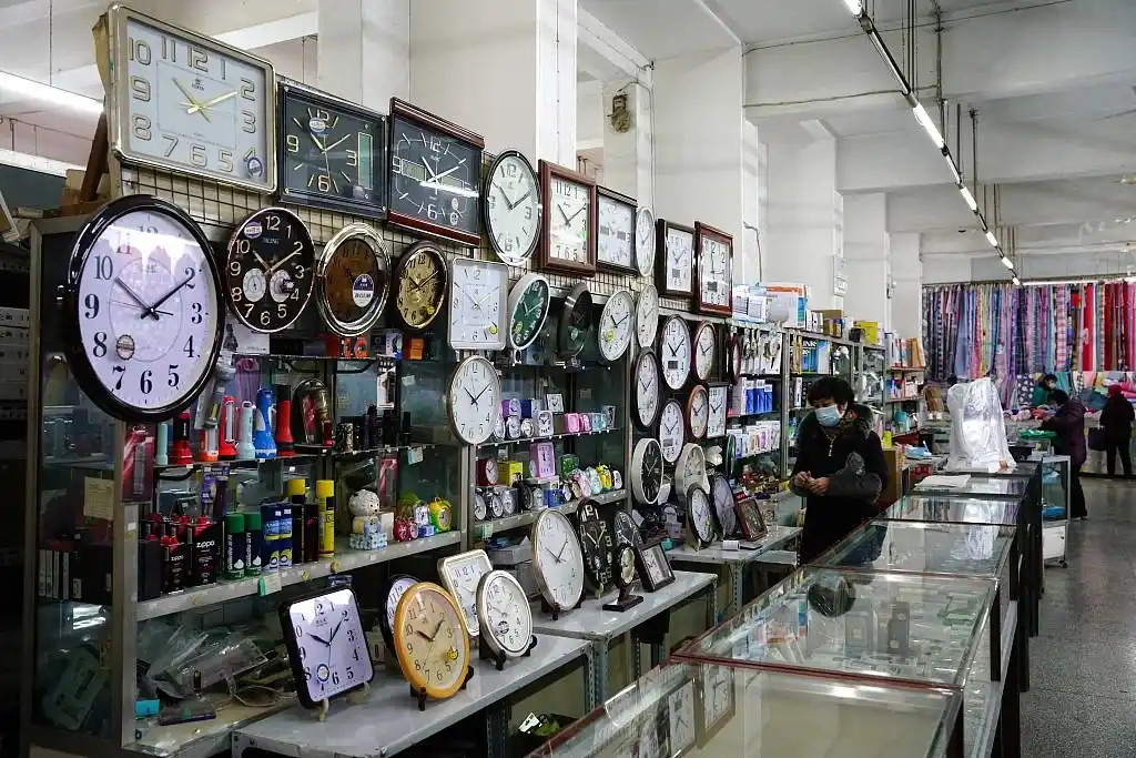 西安60多岁老百货商场走红保留老式柜台算盘结账