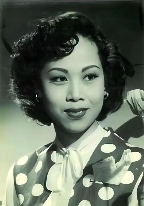 中国戏剧梅花奖获得者,香港粤剧泰斗新马师曾的入室弟子曾慧担任主讲